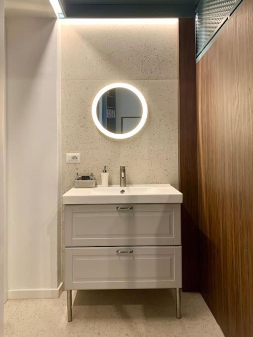 Lovely Studio Flat In Bocconi Milano Exteriör bild