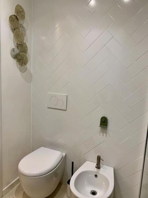 Lovely Studio Flat In Bocconi Milano Exteriör bild
